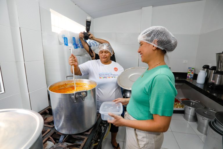 Raquel Lyra anuncia recuperação de estradas e cozinha comunitária