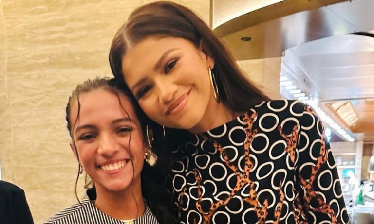 Rayssa Leal conhece Zendaya e publica foto ao lado da atriz
