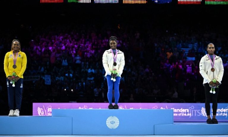 Rebeca comemora pódio 100% de mulheres pretas no Mundial