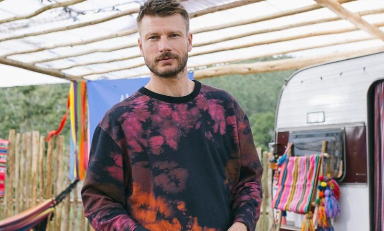 Rodrigo Hilbert adapta cama de trailer e mostra o processo nas redes sociais