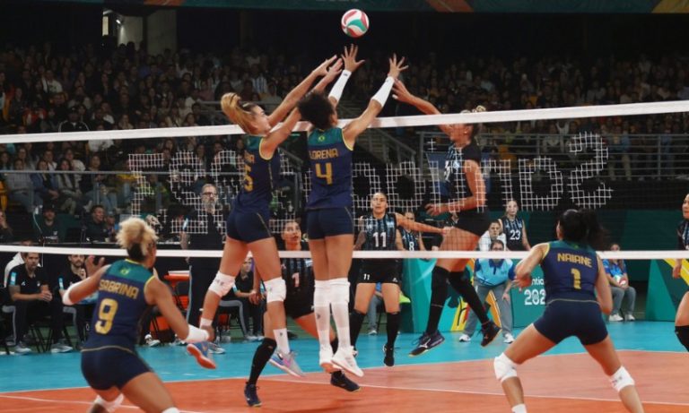 Seleção feminina de vôlei vence e vai à semifinal do Pan; Brasil é bronze no esqui