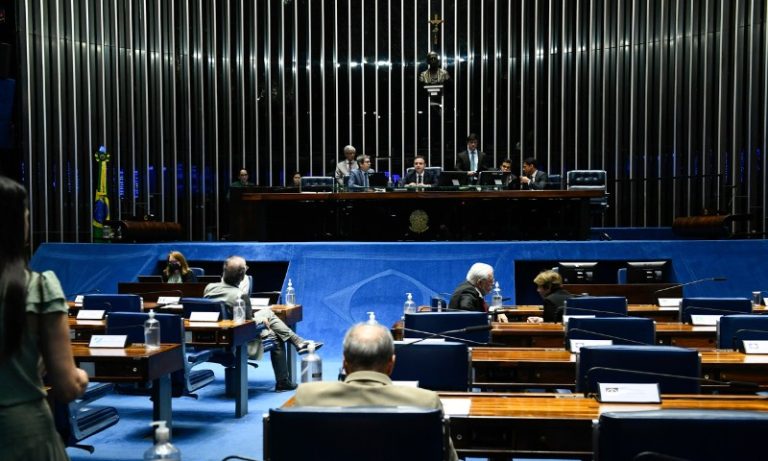 Senado aprova projeto de lei do Desenrola com limite para rotativo
