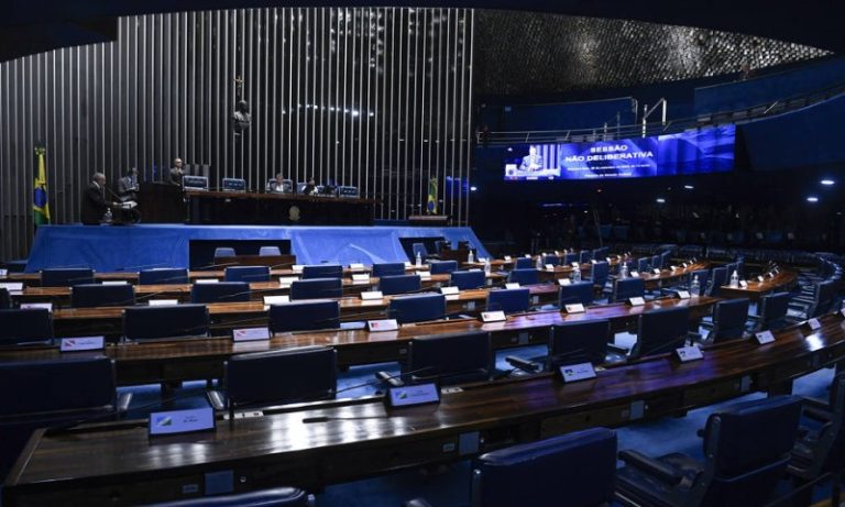 Senado autoriza governo a gastar menos com saúde em 2023 e amplia repasse a estado
