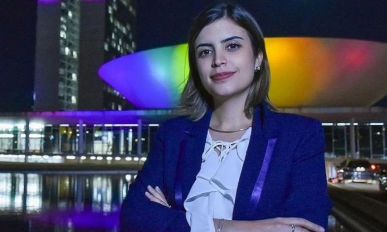 Tabata Amaral diz ter sido ameaçada de estupro e posta email