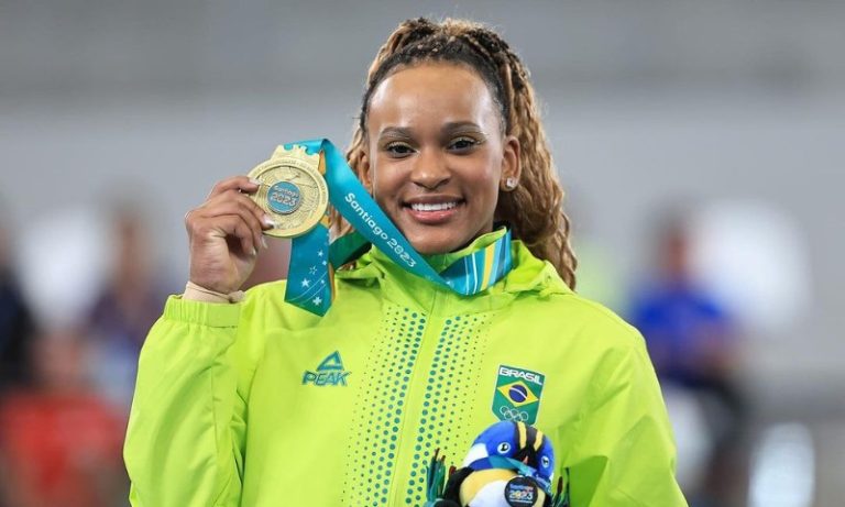 VÍDEO | Rebeca Andrade faz salto histórico e conquista ouro no Pan