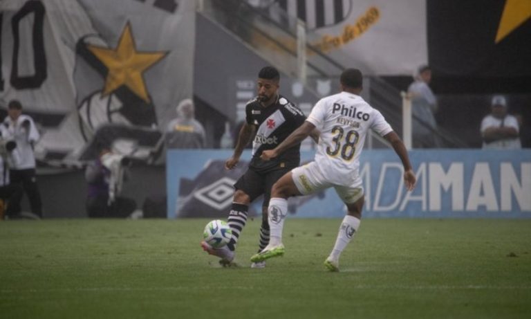 Vasco é goleado pelo Santos e volta à zona de rebaixamento