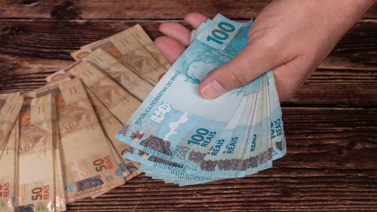 Abrir uma previdência privada pode ser opção para usar 13º salário