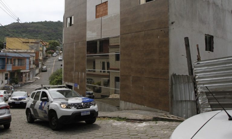 Adolescente é baleado e pede socorro em igreja de Vitória