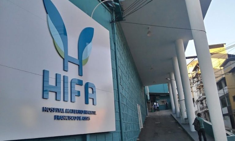 Após 4 meses na UTI, bebê mantido n barriga da mãe com morte encefálica recebe alta