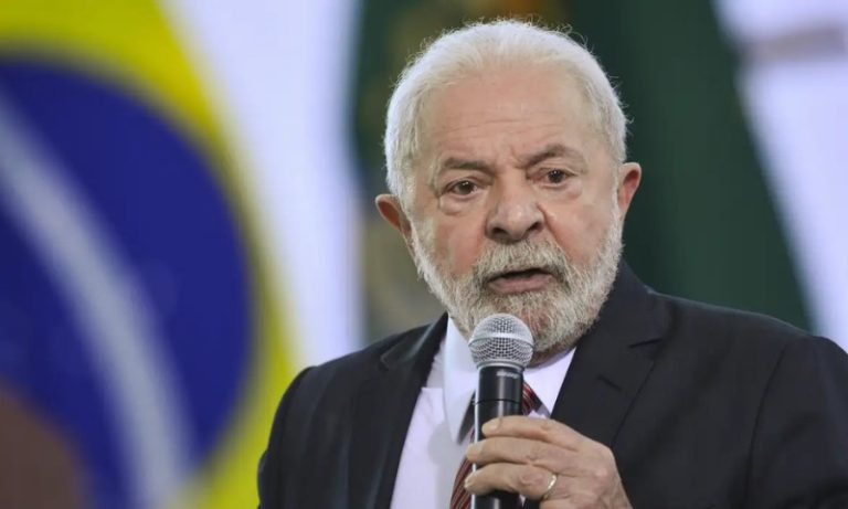 Após vitória de Milei, Lula diz que não precisa ser amigo de presidente