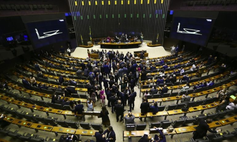 Bancada da bala reage a decreto de Lula que aumenta impostos para armas