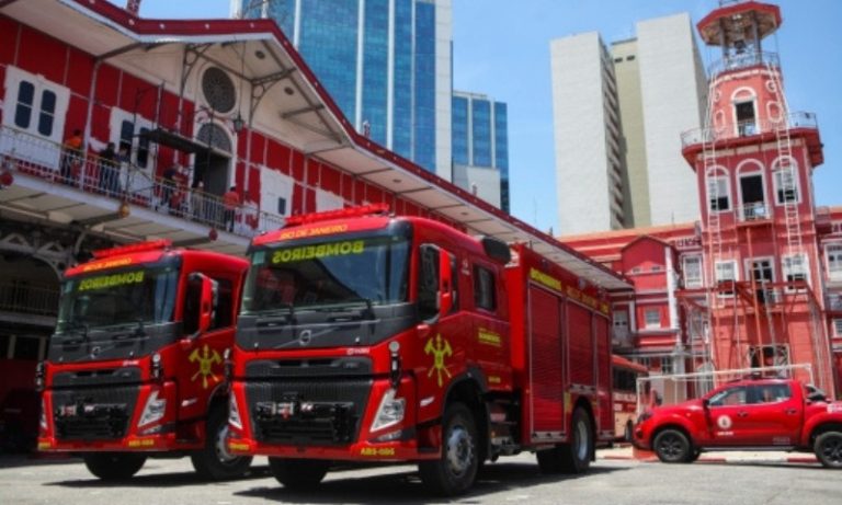 Bombeiros encontram corpo de jovem desaparecido no mar em dia de ressaca no Rio