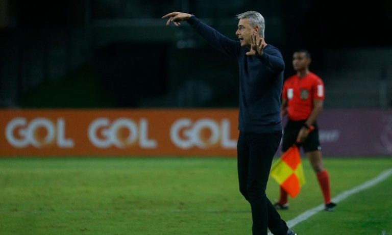 Botafogo faz nos acréscimos, mas leva empate e vê título mais longe