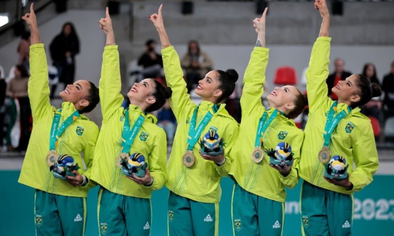 Brasil conquista ouro nas disputas por equipe e individual na ginástica rítmica