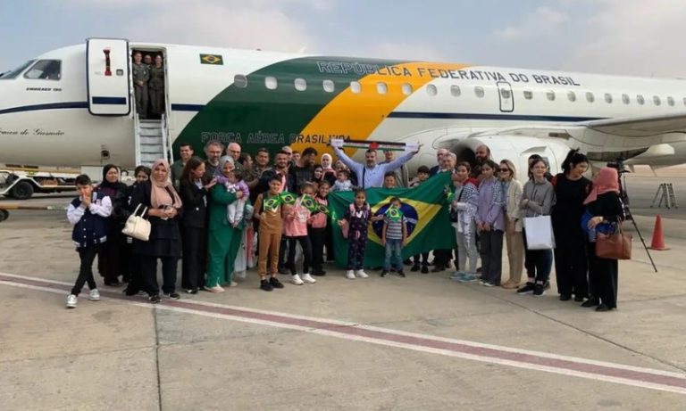 Brasileiros repatriados de Gaza já estão a caminho do Brasil