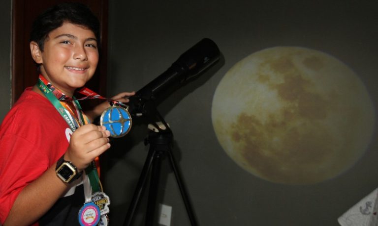 “Caçador de asteroides” ganha medalha em Brasília