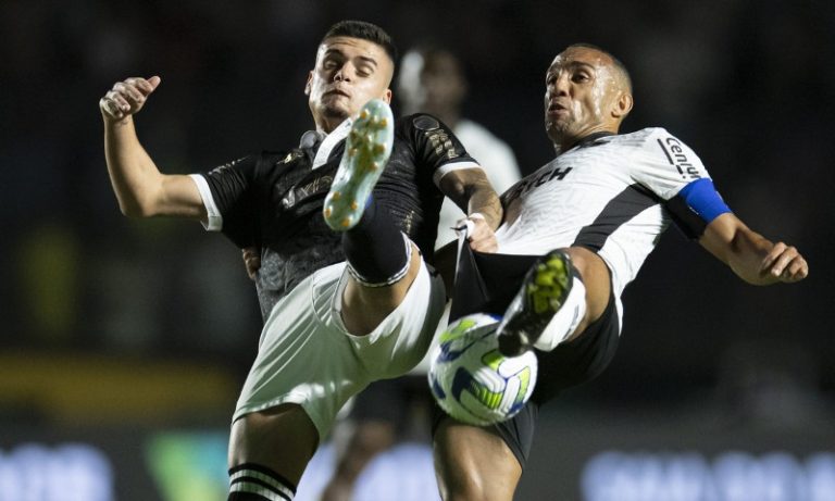Capitão do Botafogo liga o sinal de alerta após derrota no clássico