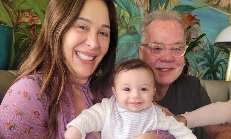 Claudia Raia posta foto com Luca e Luiz Fernando Guimarães no aniversário do ator