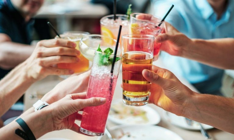 Como ingerir álcool com segurança no calor extremo