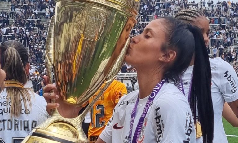 Corinthians goleia São Paulo e mantém rotina de títulos no futebol feminino