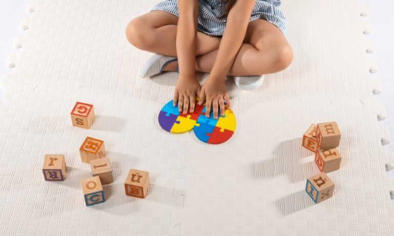 Criança autista será indenizada após receber tratamento inadequado em escola
