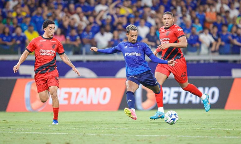 Cruzeiro supera pênalti perdido, empata com o Athletico e segue ameaçado pelo Z4