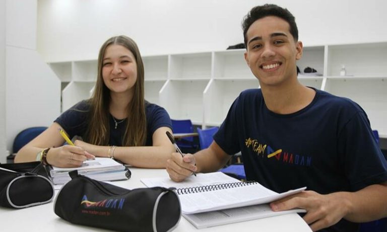 Desafio da Redação para 73 mil candidatos neste domingo