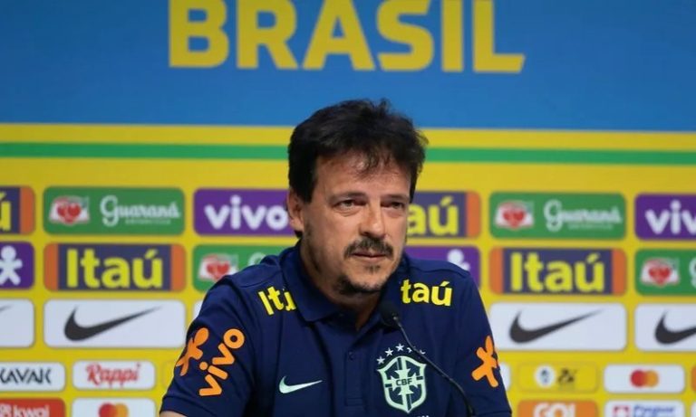 Diniz esboça seleção com André e quatro atacantes para enfrentar a Colômbia