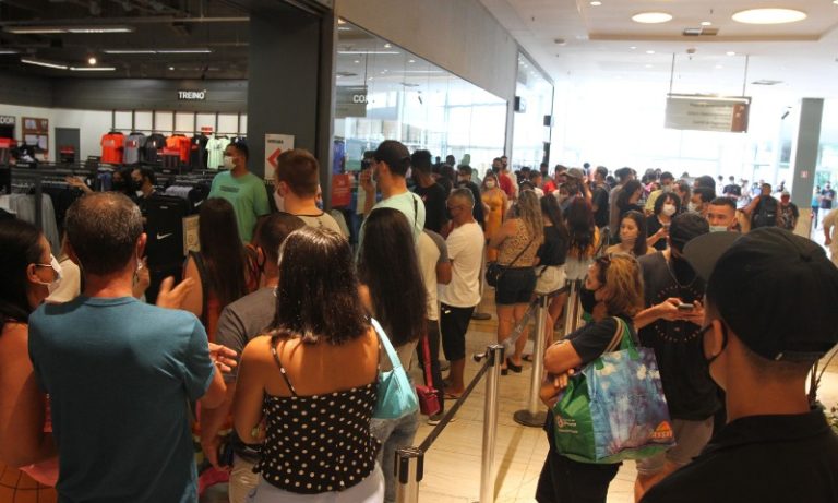 Duas mil lojas antecipam a Black Friday com descontos de até 70%