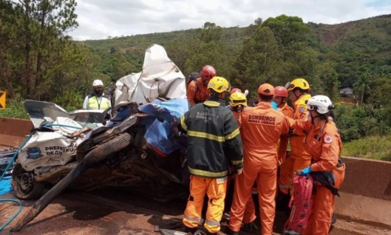 Engavetamento de 12 veículos mata pelo menos 6 na BR-381 em MG