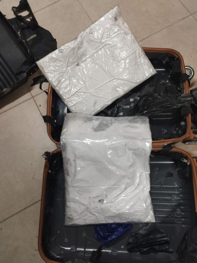 Espanhola é presa com 4 quilos de cocaína no Aeroporto Internacional do Recife