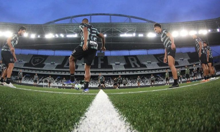 Gramado nos estádios de futebol vira tema de debate no Brasil e no mundo