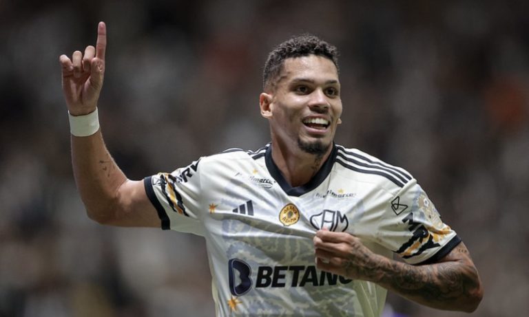 Hulk e Paulinho brilham, o Atlético-MG supera o Fortaleza e dorme no G-4