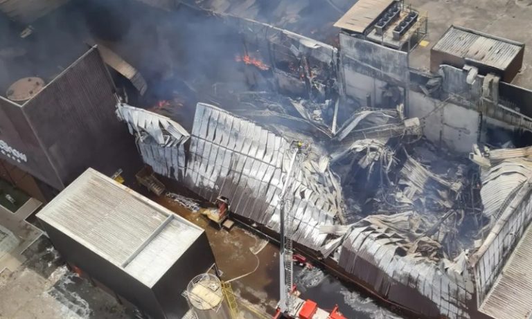 Imagens aéreas mostram destruição em fábrica da Cacau Show em Linhares