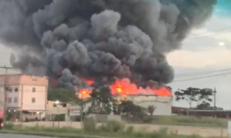 Incêndio atinge fábrica da Cacau Show em Linhares