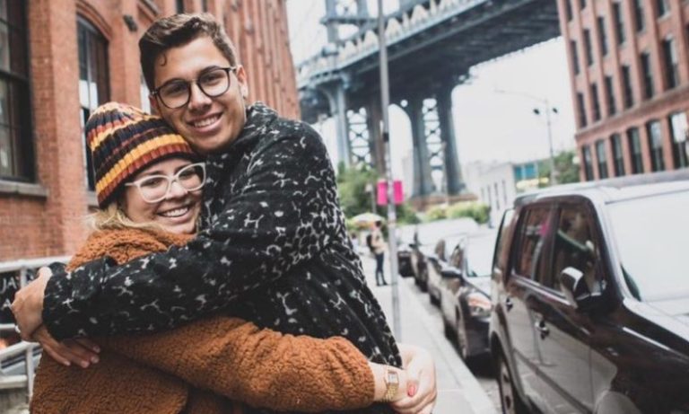 Irmão de Marília Mendonça rebate piada de influencer com acidente da cantora