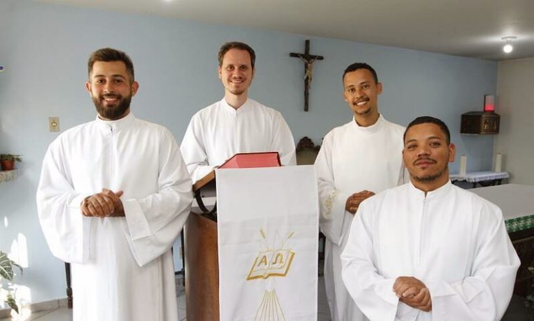 Jovens do ES revelam porque decidiram ser padres