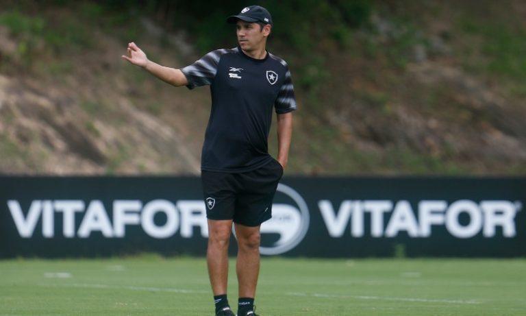 Lúcio Flávio com risco de demissão no Botafogo