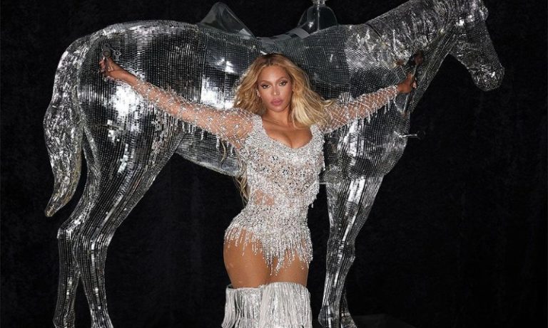 Mãe de Beyoncé responde haters que acusam cantora de ‘clarear’ a pele