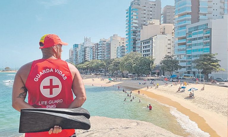Mais 100 guarda-vidas nas praias de Guarapari
