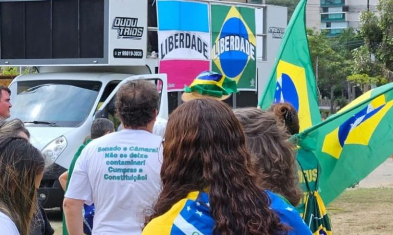 Manifestantes vão à Praça do Papa para pedir justiça por preso morto na Papuda