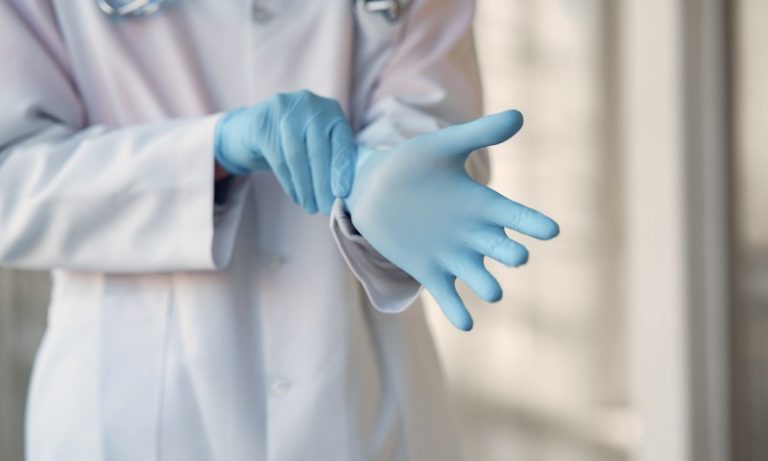 Médicos encontram 21 ímãs no intestino de adolescente com cólicas abdominais