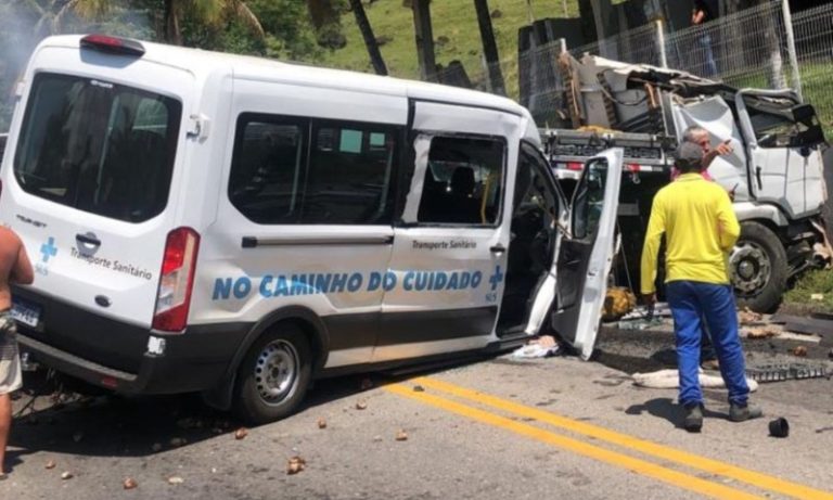 Motoristas ficam feridos após acidente com três veículos no ES
