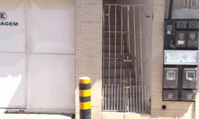 Mulher se fingiu de morta para escapar de facadas do ex