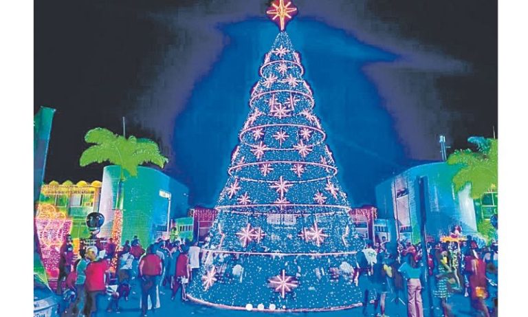 Natal: 80 mil microlâmpadas já iluminam Anchieta