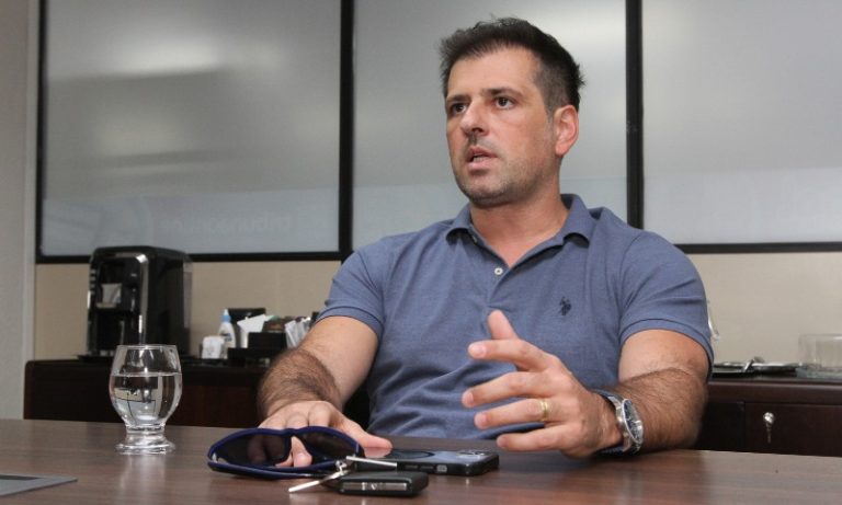 Nova contratação de jovens e cinquentões