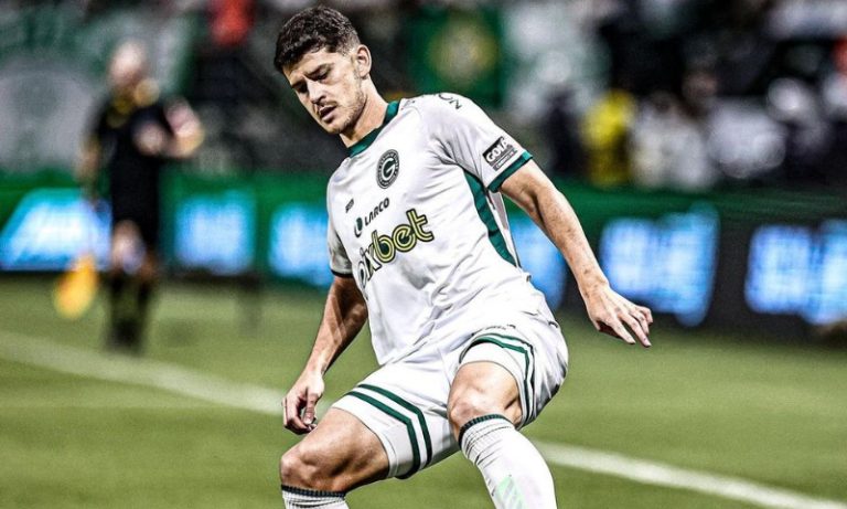 Novo lateral do Corinthians agrada Mano Menezes, mas é aposta