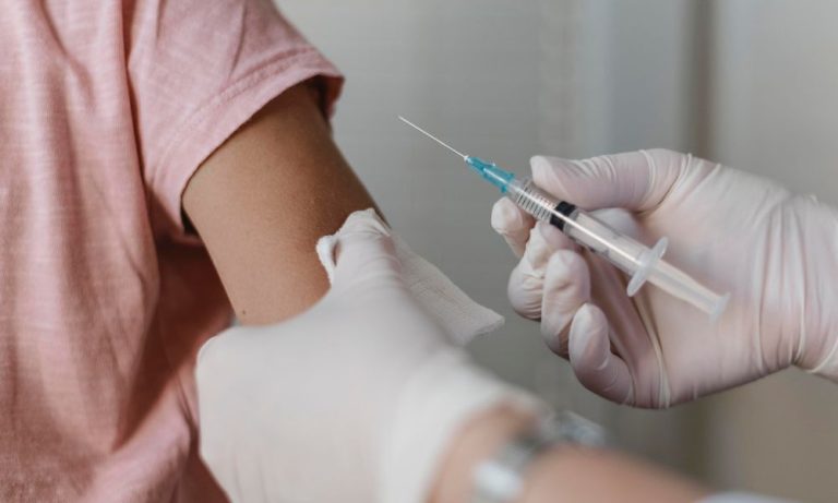 Pesquisa mostra alta adesão à vacinação de crianças e adolescentes