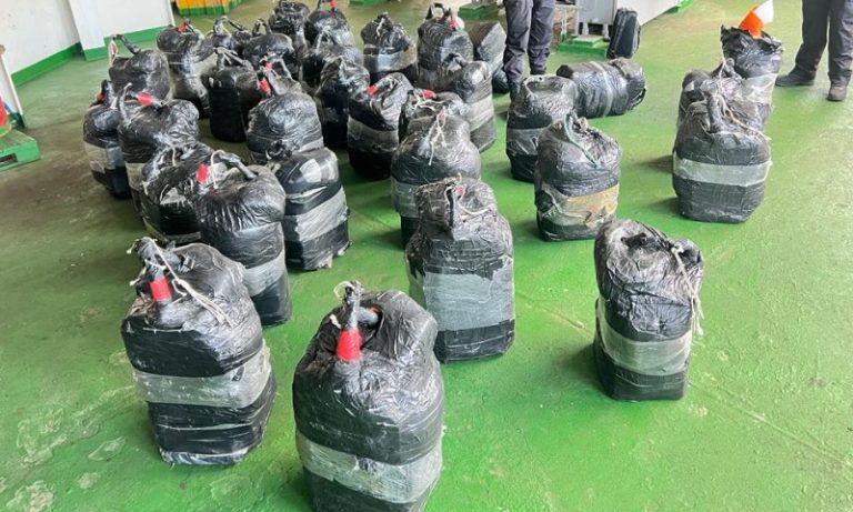 Polícia Federal apreende 1,5 tonelada de cocaína em navio no Porto de Vitória
