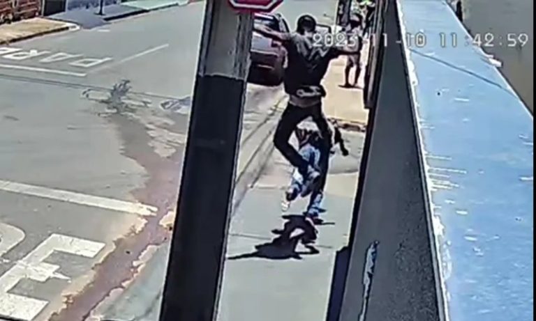 Por ciúme da namorada, homem dá voadora e mata idoso em Minas Gerais